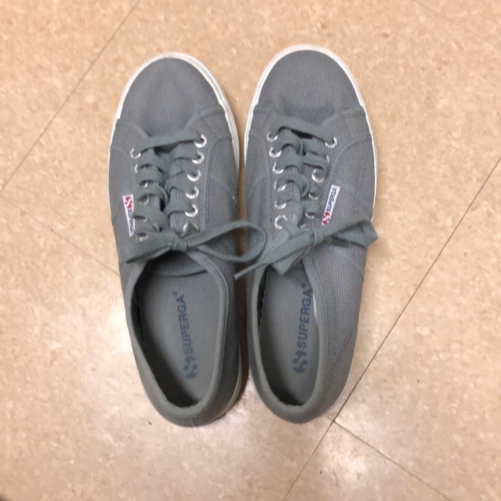 Gray supergas